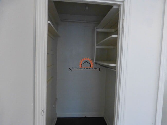 Building Photo - 1 bedroom 1 bath home that won't break the...