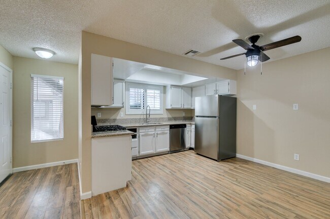 Building Photo - GORGEOUS 2 BEDROOMS CONDO*JUST COMPLETED UPGRADES*SOUTHWEST AREA*COMMUNITY AMENITIES*