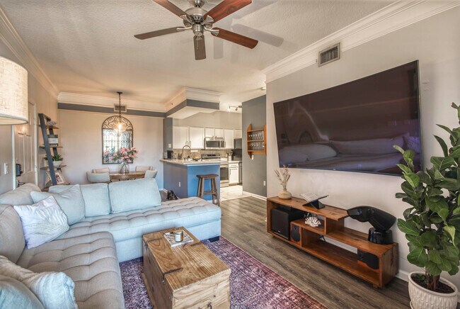 Building Photo - 1305 Myrtlewood Cir E