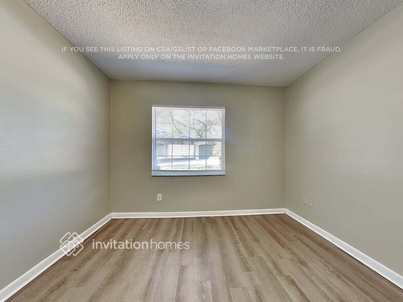 Building Photo - 3206 W Euclid Ave