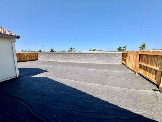 Building Photo - 1570 Pinchot Dr