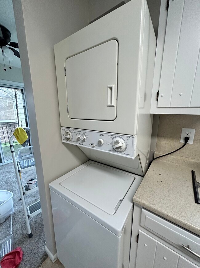 Washer Dryer - 3 Florence Tollgate Plz