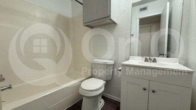 Building Photo - 410 Bryan St