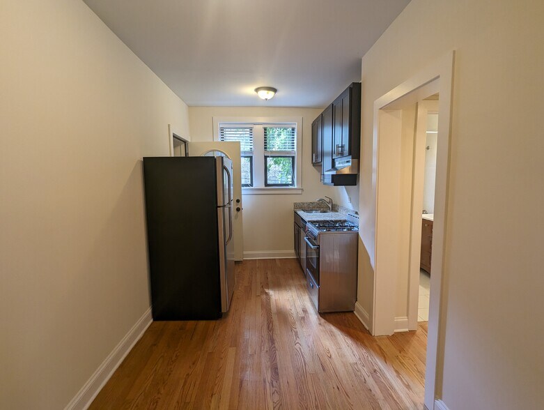 Building Photo - 4036 N Ashland Ave