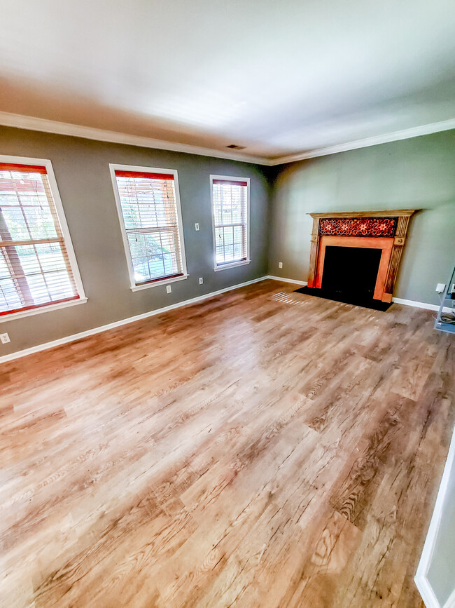 Living room w/ Fireplace - 403 Arbor Oaks Dr