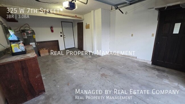 Building Photo - 325 W 7th St