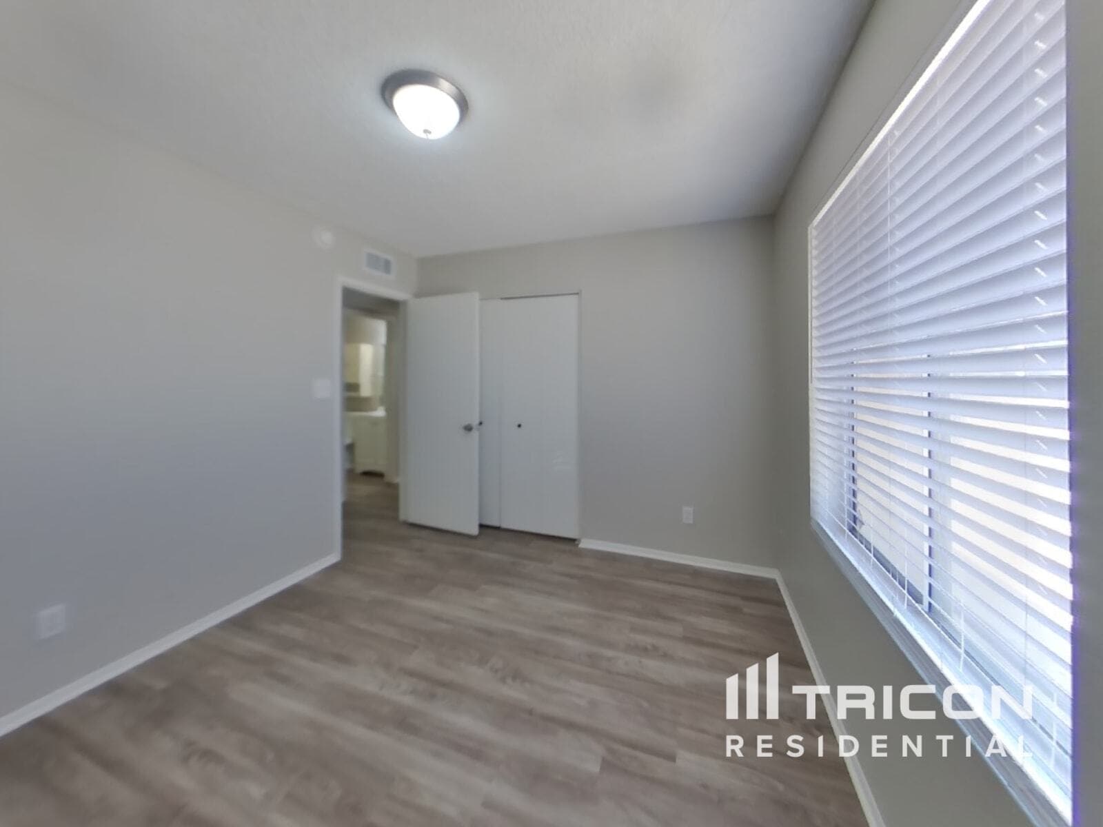Building Photo - 3224 N Woodburne Dr