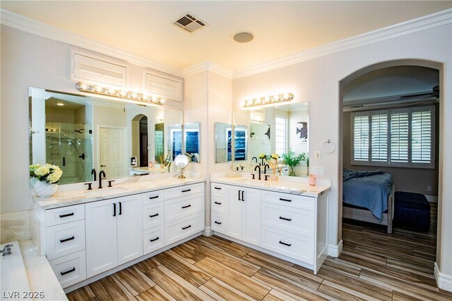 Building Photo - 834 Roseberry Dr