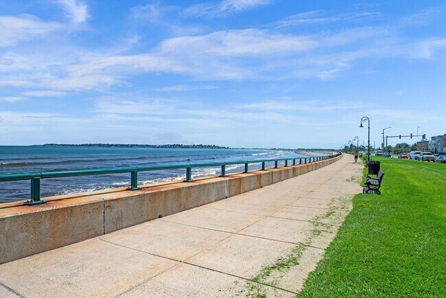 Building Photo - 300 Lynn Shore Dr