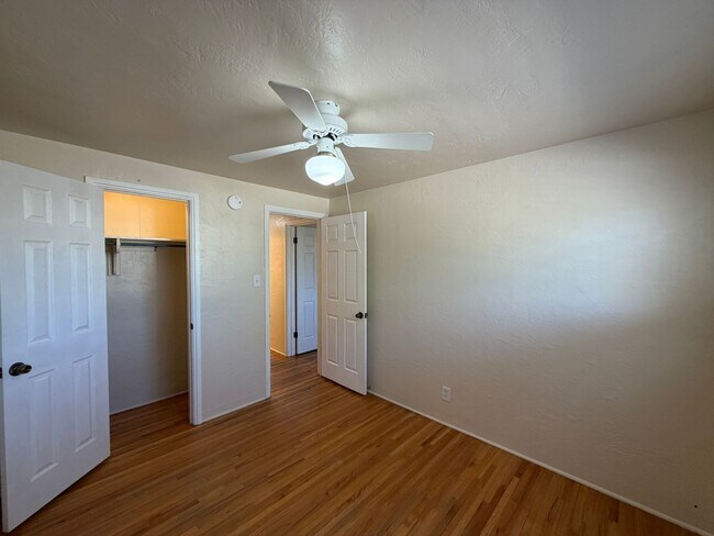Building Photo - 2838 La Veta Dr