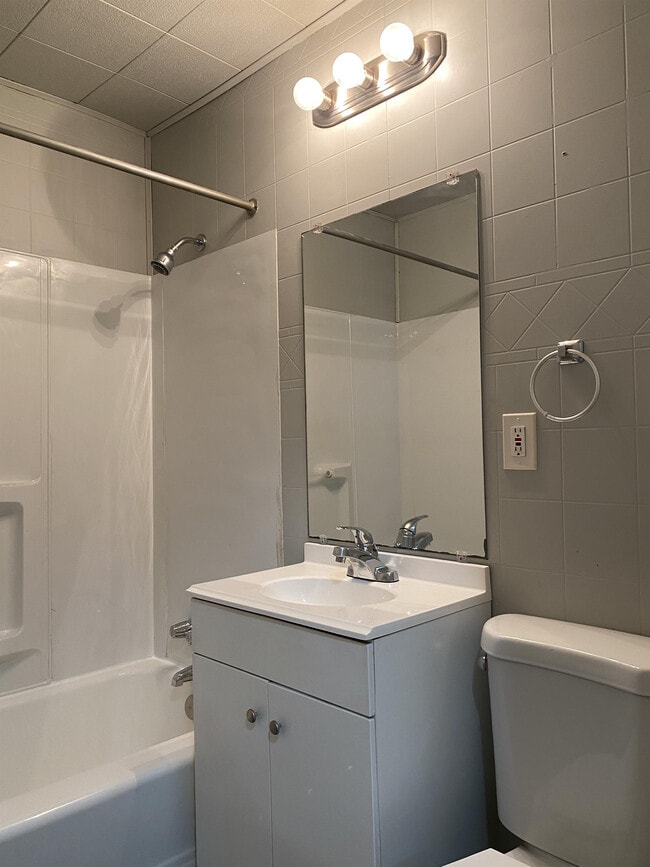 Building Photo - 1336 Chandler Ave