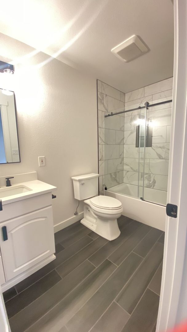 Building Photo - Spacious home in a Prime Location-6-month ...