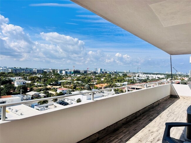 Building Photo - 9225 Collins Ave