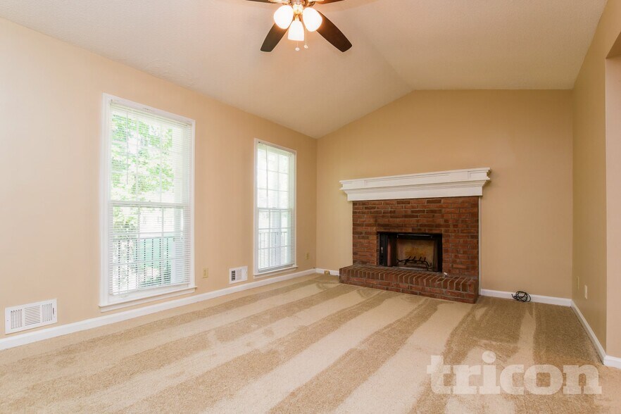 Building Photo - 1202 Holly Hills Dr SW