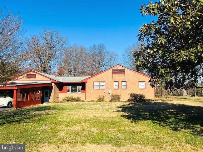 Building Photo - 3900 Laurel Rd