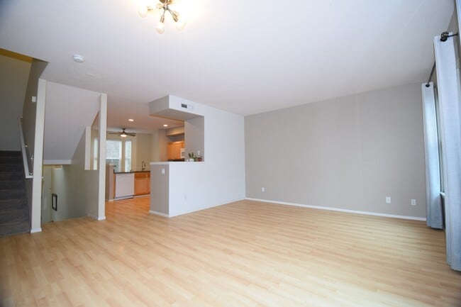 Building Photo - 232 NE 76th Ave