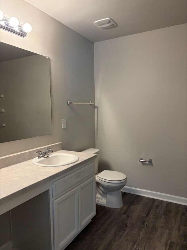 Building Photo - 401 Woodland Trl