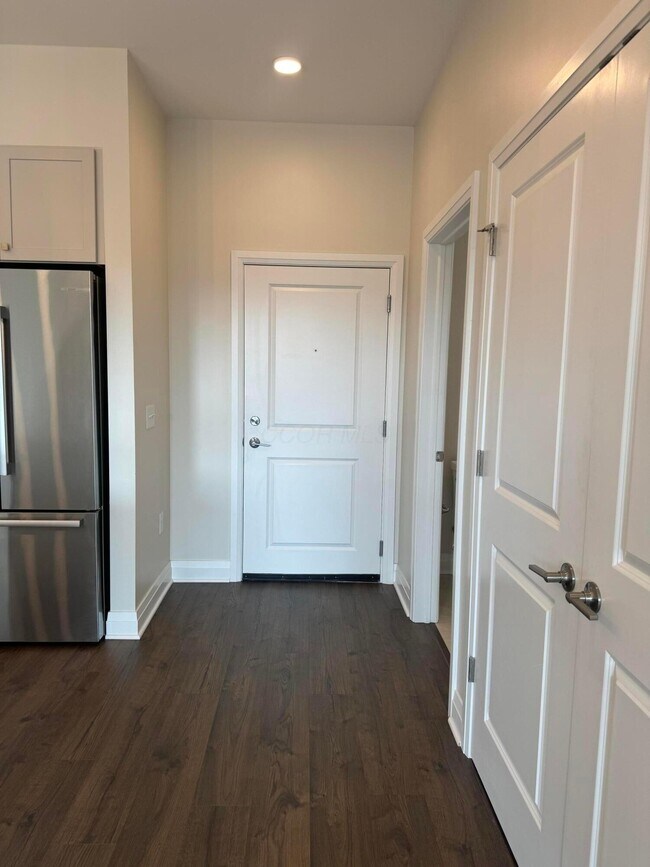 Building Photo - 6633 Dale Dr