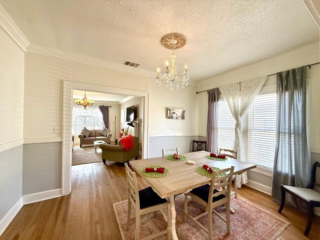 Building Photo - Furnished Short Term Rental