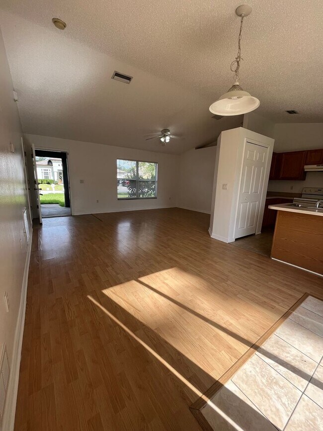 Building Photo - Super Cute 3 Bedroom 2 Bath in Great Locat...