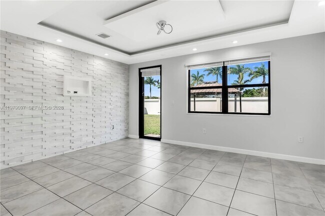 Building Photo - 2541 SE 1st St