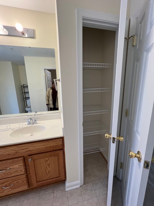 Building Photo - 45593 Pleasant Mill Dr