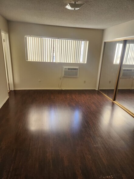 Building Photo - 1326 N Central Ave