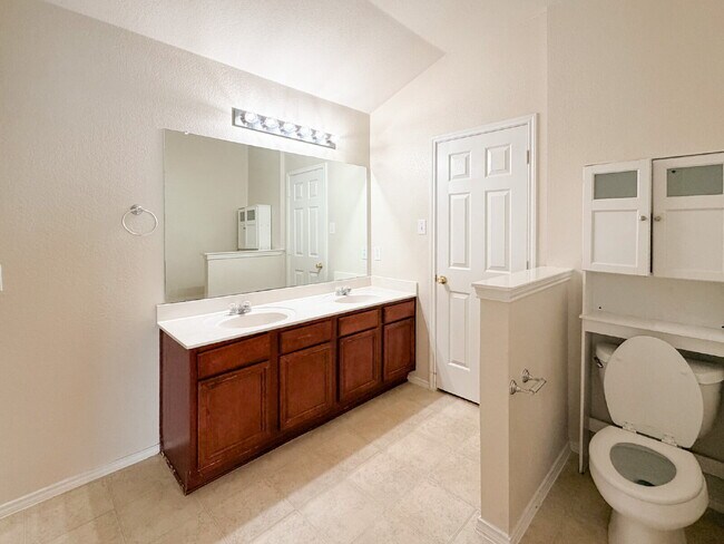 Building Photo - Charming 3-Bedroom, 2-Bath in Grand Prairie!