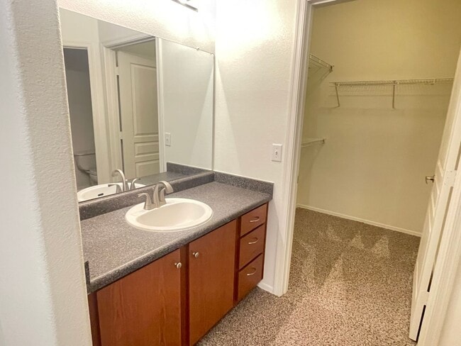 Building Photo - MOVE IN SPECAIL OAC-NEW CARPET AND PAINT, 2 bed/2 bath/ 1 CG/ Overlooking beautiful pool