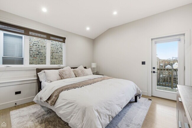 Building Photo - 1236 N Cleaver St