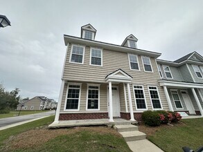 Building Photo - Townhouse for Rent