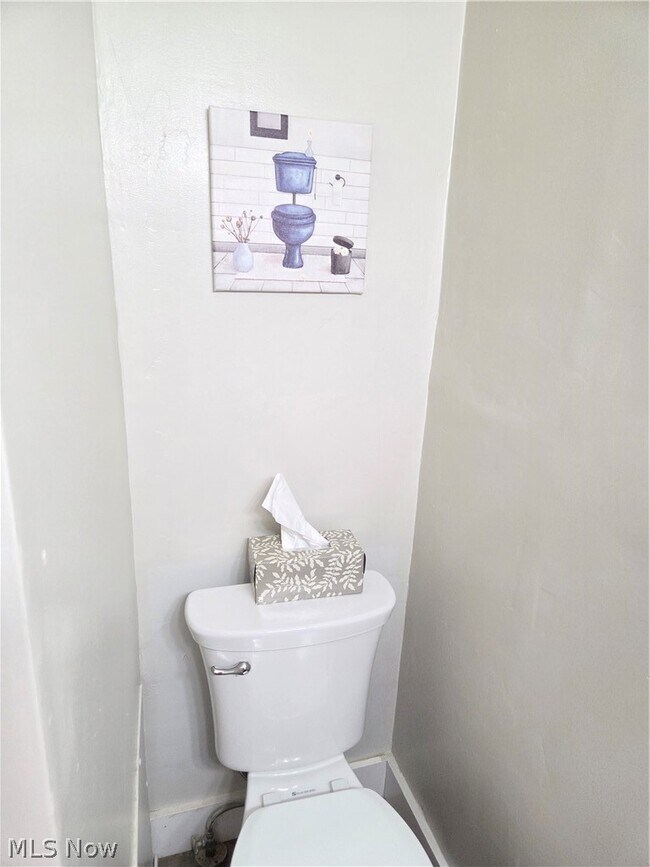 Building Photo - 1450 E 110th St