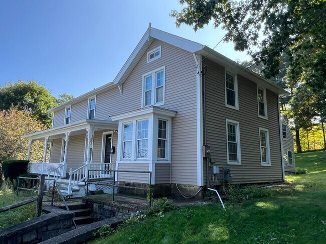 Front view - 535 Bunker Hill Ave