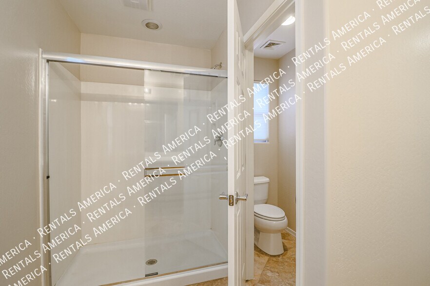 Building Photo - 3625 E Zachary Dr