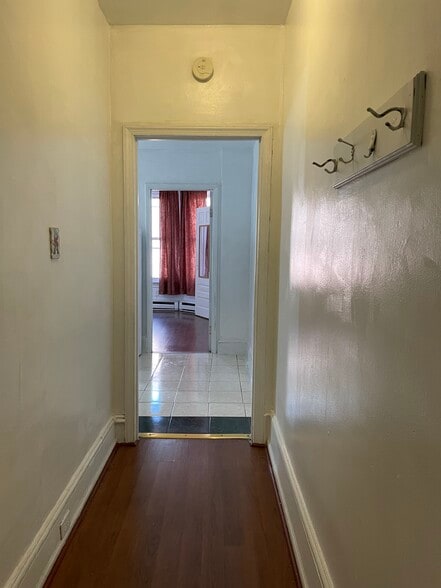 inside hillway - 4439 Spruce St