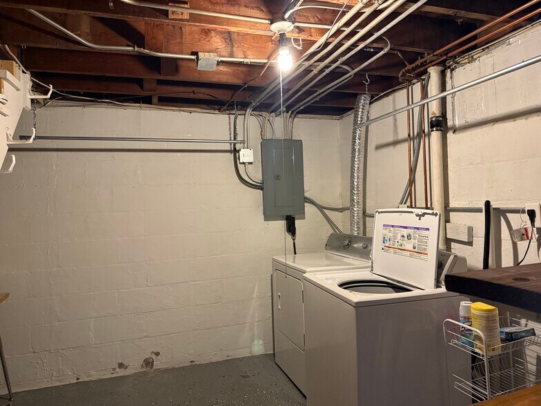 Building Photo - 3345 N 48th Ave