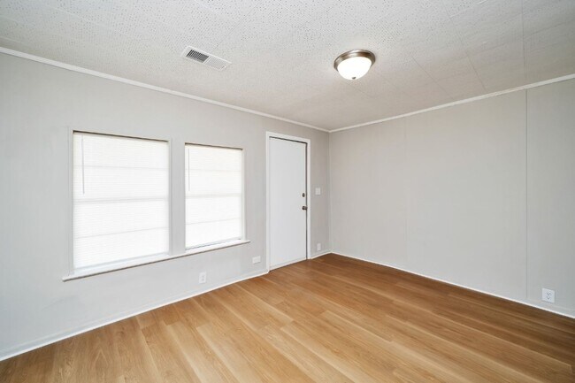 Building Photo - 1626 12th Ave N