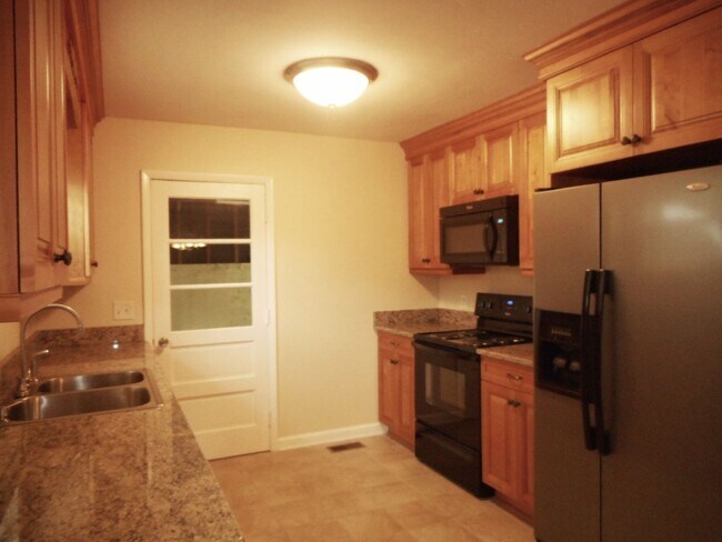 Building Photo - 120 Latham Dr