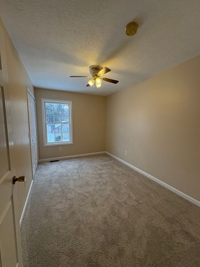 Building Photo - Three bedroom two bathroom home for rent