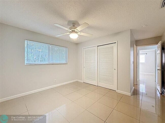 Building Photo - 4421 Poinciana St