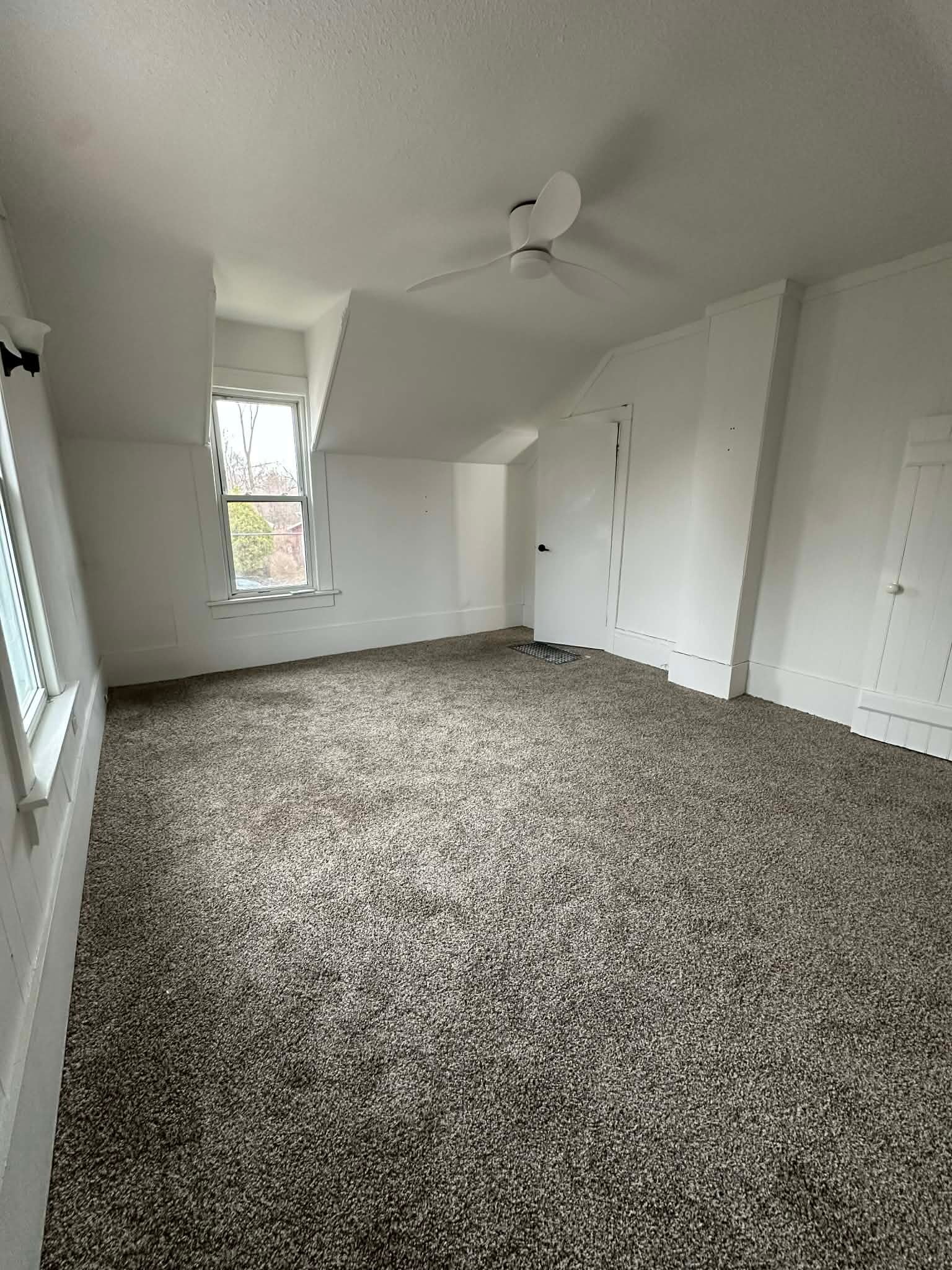 Building Photo - 725 Hopkins St