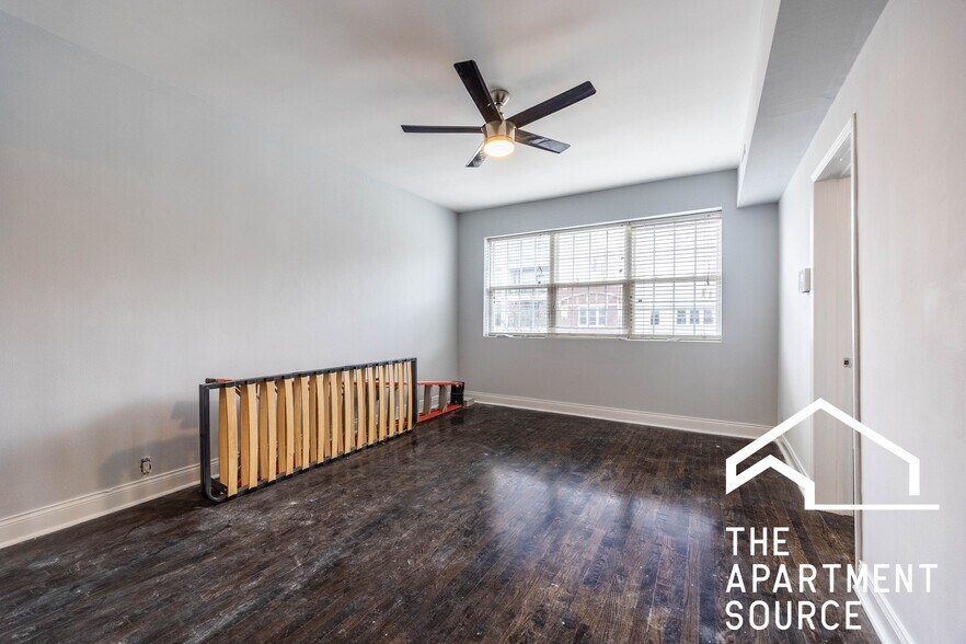 Building Photo - 2551 W Fullerton Ave