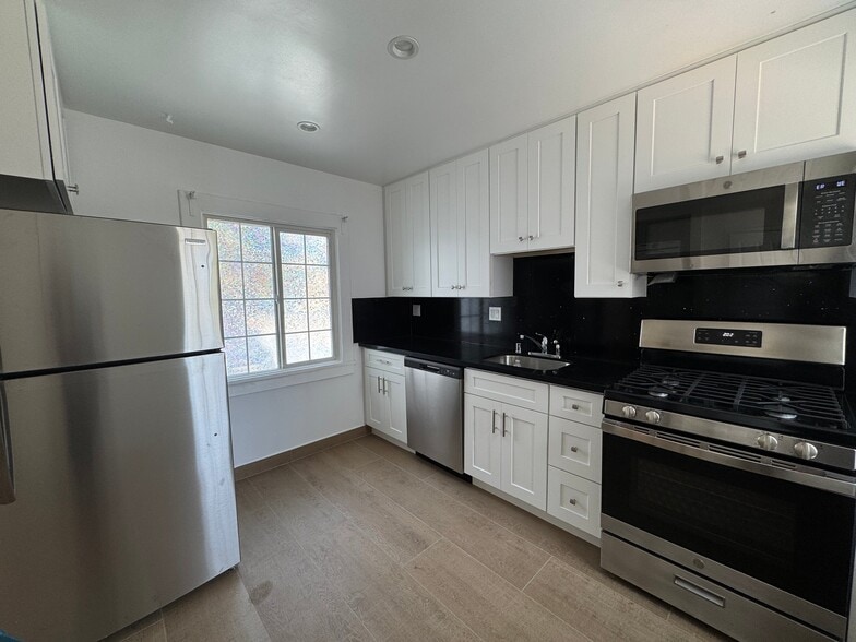 Building Photo - 14224 Friar St