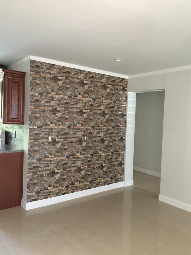 Building Photo - 5901 SW 45th St