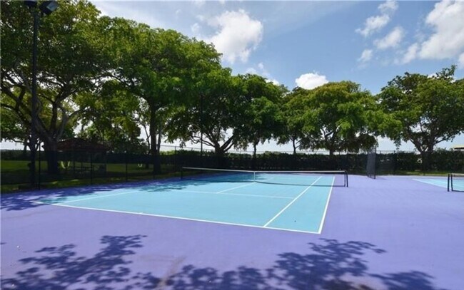 Building Photo - 110 Lake Emerald Dr