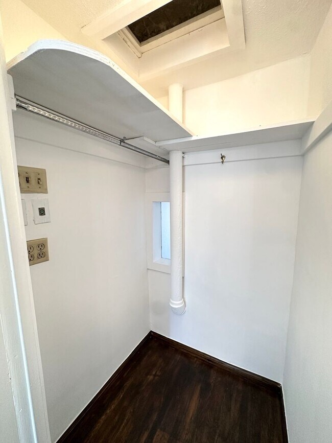 Building Photo - 6233 Commodore Sloat Dr