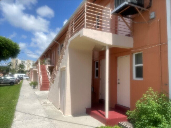 Building Photo - 3430 SW 10th St