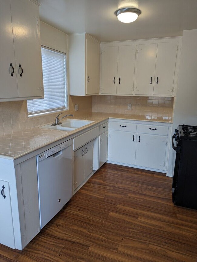 Kitchen - 221 W Avenida Palizada