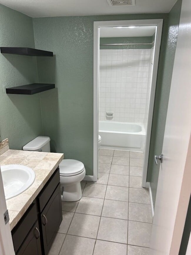 Building Photo - View of Renton Valley 2b/1.5ba Condo ***COMING SOON***