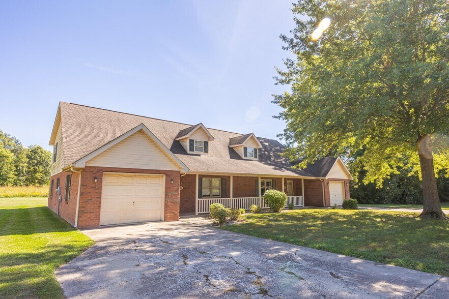 Building Photo - 10896 Oak Blvd